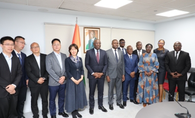PHOTO DE FAMILLE DE LA DELEGATION DE ICBC EN AUDIENCE AU MINISTERE DES TRANSPORTS
